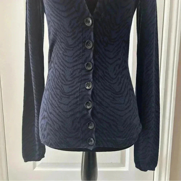 Ricki’s Cardigan V-Neck Button Front Fitted Blue & Black Zebra  Animal Print XS - Picture 14 of 16